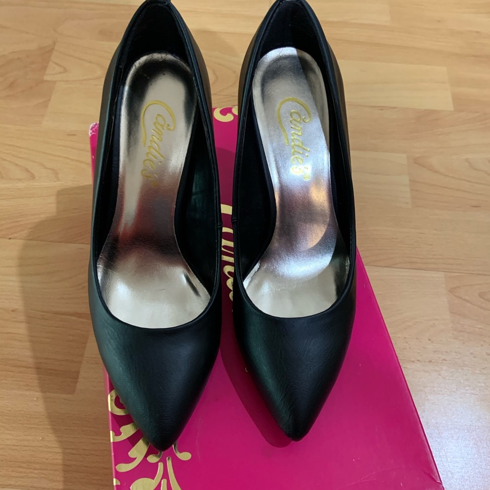 Candie’s black pumps